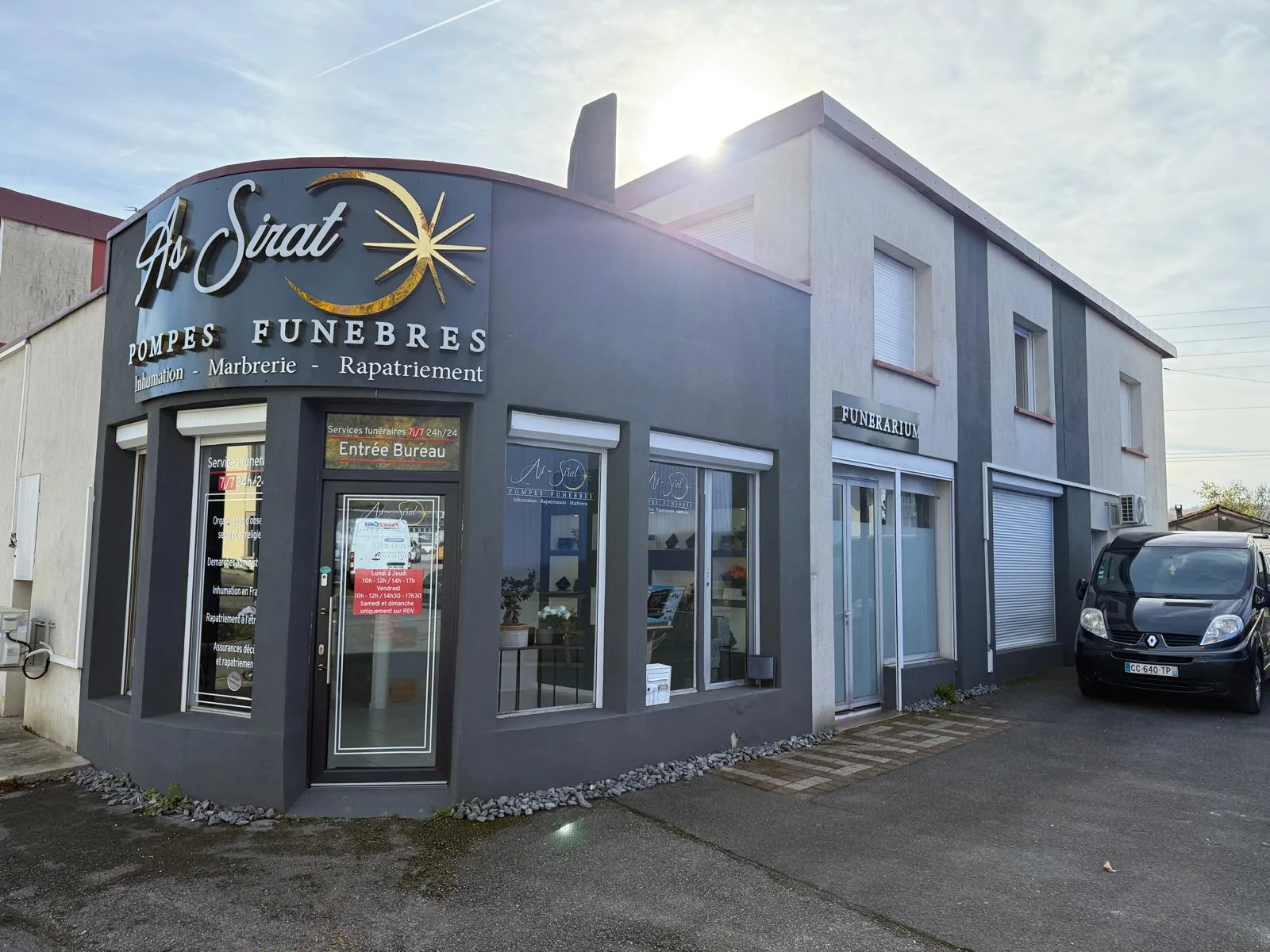 Façade et entrée du complexe funéraire AS-SIRAT à Audincourt